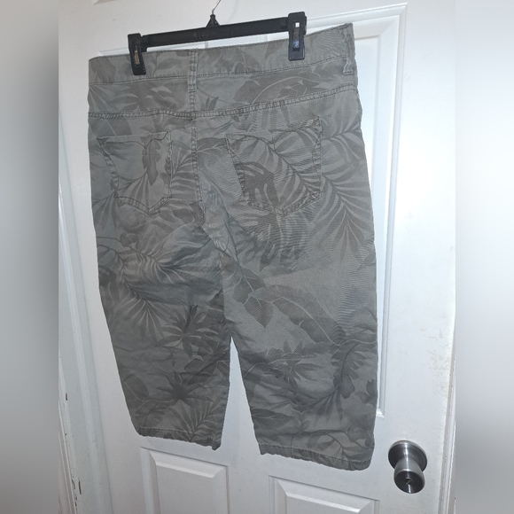 Faded Glory Green/Gray Tropical Print Bermuda Shorts Womens 8 100% Cotton - Picture 5 of 8